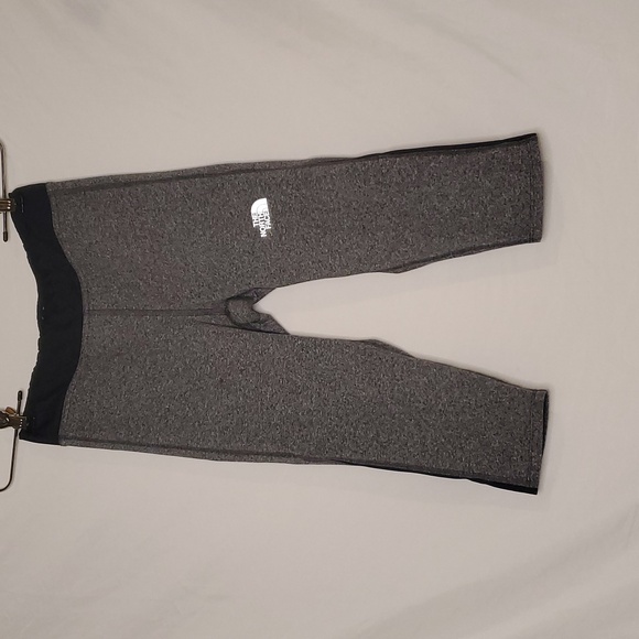 The North Face Flashdry Capri Leggings Gray Black Girls Regular Size 10-12 - Picture 1 of 10